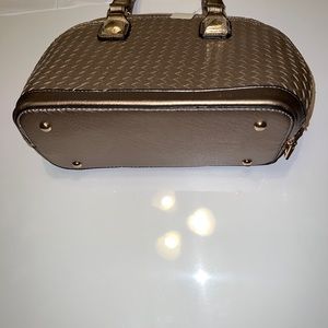 New ladies unbranded handbags.
